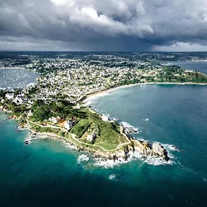 https://a-deux-pas-de-la-plage-et-du-port-charmante-maison-a-louer.inbrittany.com