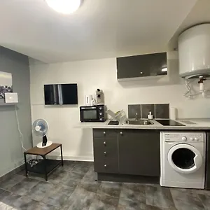 Appartement Place D'armes Studio 5' Train/ Port/ Stade/ 10' Plage Wifi, Toulon