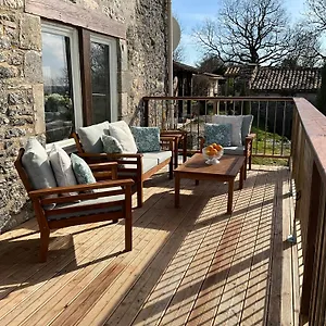 https://les-gites-perard.midi-pyreneeshotels.com